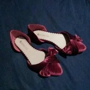 NWOT Restricted Velvet Bow Flats Size 5.5